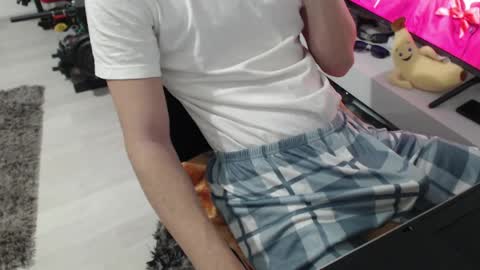 uniqueboy22 online show from 04-22-26, 05:47