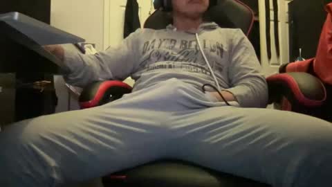 unlobitooenwallstreet online show from 12-27-24, 03:20