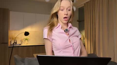 UnnaBella online show from 06-20-26, 07:16