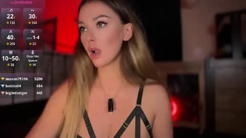 Untamed Reina  Elegant Goddess online show from 07-05-26, 09:44