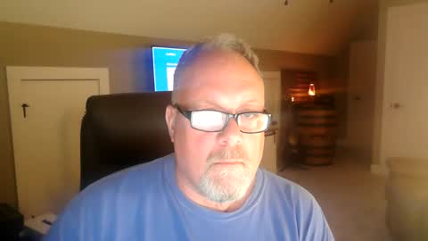 Snapshot of up2later chatting on 06-03-26, 04:37 up2later online show from 06-03-26, 04:37
