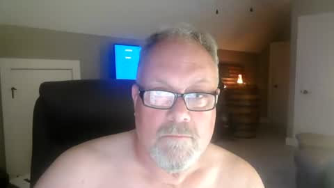 Snapshot of up2later chatting on 06-18-26, 04:13 up2later online show from 06-18-26, 04:13