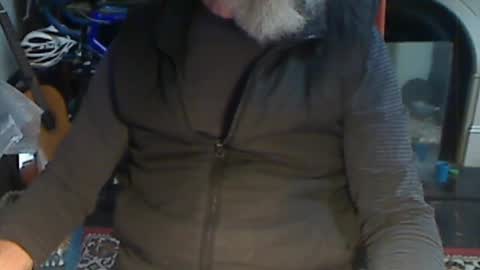 Snapshot of updownunder chatting on 06-04-26, 03:01 Freddie online show from 06-04-26, 03:01