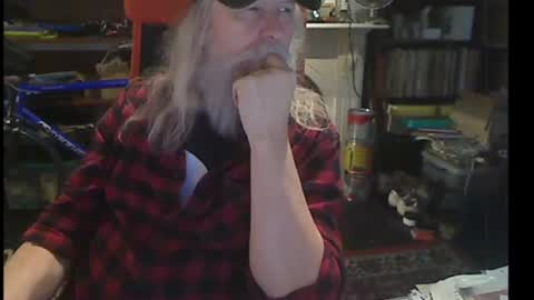 Snapshot of updownunder chatting on 08-04-26, 07:00 Freddie online show from 08-04-26, 07:00
