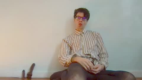 Snapshot of upsetboy chatting on 10-26-25, 06:58 deaf mute boy online show from 10-26-25, 06:58