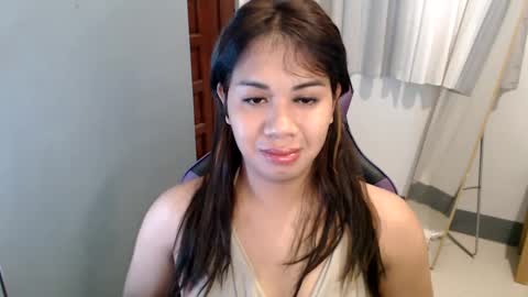 Snapshot of ur_cutiesthotasianxx chatting on 12-29-24, 02:49 Vee online show from 12-29-24, 02:49
