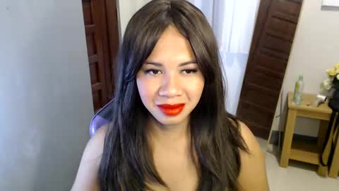 Snapshot of ur_cutiesthotasianxx chatting on 01-22-25, 03:31 Vee online show from 01-22-25, 03:31