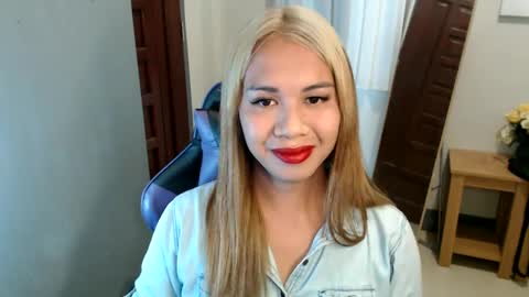 Snapshot of ur_cutiesthotasianxx chatting on 01-22-25, 02:56 Vee online show from 01-22-25, 02:56