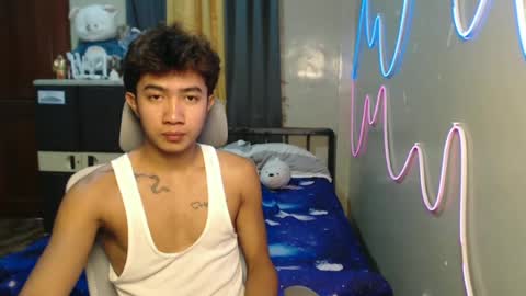 Snapshot of ur_hottestjonny chatting on 06-25-26, 11:42 jonny online show from 06-25-26, 11:42
