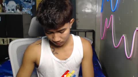 Snapshot of ur_hottestjonny chatting on 06-27-26, 10:20 jonny online show from 06-27-26, 10:20
