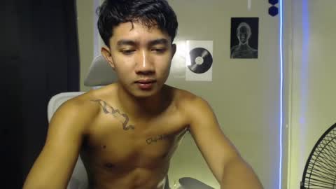Snapshot of ur_hottestjonny chatting on 07-31-26, 12:32 jonny online show from 07-31-26, 12:32