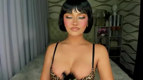 Snapshot of ur_lady_georgina chatting on 10-15-25, 12:55 georgina online show from 10-15-25, 12:55