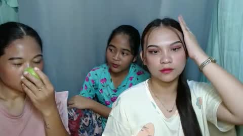 Snapshot of ur_prettymitch chatting on 09-30-25, 02:44 ur_prettymitch online show from 09-30-25, 02:44