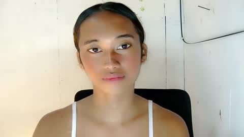 Snapshot of ur_sexyllie chatting on 02-28-26, 07:48 Ellie online show from 02-28-26, 07:48