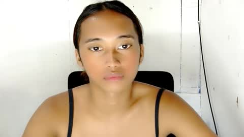 Snapshot of ur_sexyllie chatting on 03-04-26, 05:35 Ellie online show from 03-04-26, 05:35