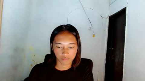 Snapshot of ur_sexyllie chatting on 03-12-26, 07:31 Ellie online show from 03-12-26, 07:31