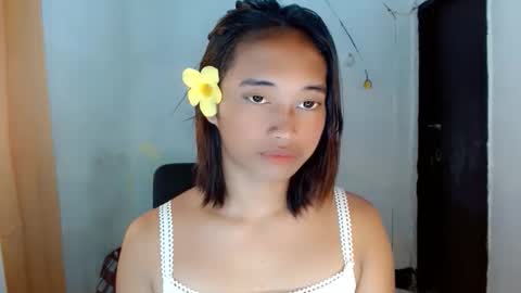 Snapshot of ur_sexyllie chatting on 04-06-26, 02:20 Ellie online show from 04-06-26, 02:20