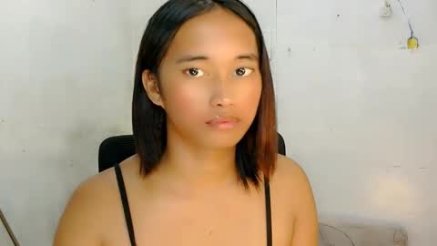 Snapshot of ur_sexyllie chatting on 04-10-26, 08:30 Ellie online show from 04-10-26, 08:30