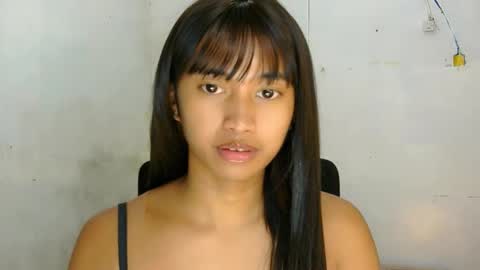 Snapshot of ur_sexyllie chatting on 04-11-26, 02:21 Ellie online show from 04-11-26, 02:21