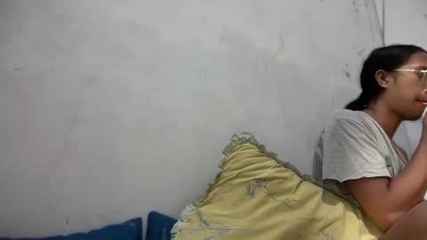 Snapshot of ur_sexyllie chatting on 04-23-26, 10:47 Ellie online show from 04-23-26, 10:47