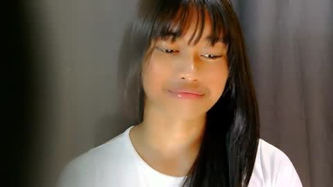 Snapshot of ur_sexyllie chatting on 04-28-26, 06:57 Ellie online show from 04-28-26, 06:57
