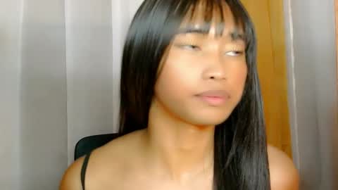 Snapshot of ur_sexyllie chatting on 05-04-26, 06:53 Ellie online show from 05-04-26, 06:53