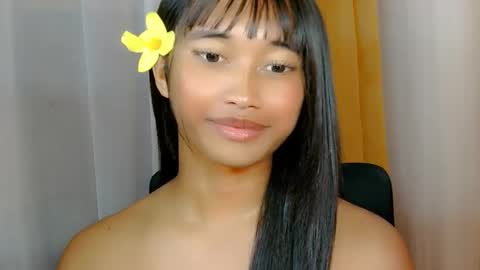 Snapshot of ur_sexyllie chatting on 05-07-26, 11:26 Ellie online show from 05-07-26, 11:26