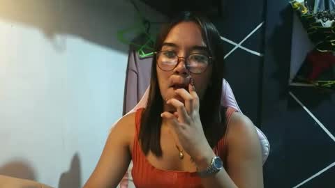 Snapshot of ur_wetwife chatting on 11-17-25, 01:17 ur_wetwife online show from 11-17-25, 01:17