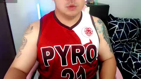 Snapshot of urasain_chub921 chatting on 11-08-25, 08:40 Mike online show from 11-08-25, 08:40