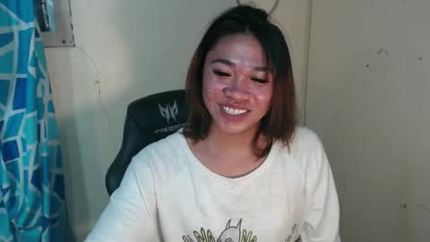 Snapshot of urasian_pinayxxx chatting on 04-30-26, 06:36 Alvie online show from 04-30-26, 06:36