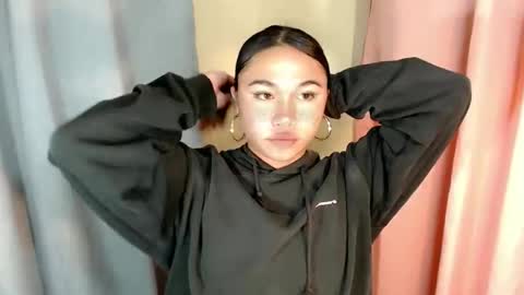 Snapshot of urasian_pinayxxx chatting on 05-05-26, 12:02 Alvie online show from 05-05-26, 12:02