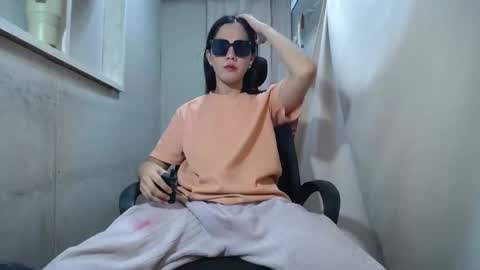 Erika online show from 11-21-25, 05:22