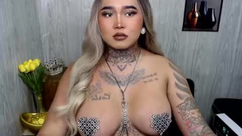 Snapshot of urfabtattooqueen chatting on 06-24-26, 05:01 Maxxie online show from 06-24-26, 05:01