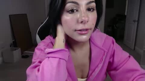 Snapshot of urgoddessmarla chatting on 12-14-25, 03:23 Goddess Marla online show from 12-14-25, 03:23