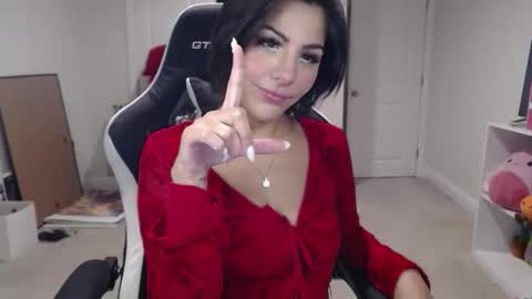 Snapshot of urgoddessmarla chatting on 12-16-25, 02:05 Goddess Marla online show from 12-16-25, 02:05