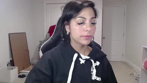 Snapshot of urgoddessmarla chatting on 12-17-25, 12:38 Goddess Marla online show from 12-17-25, 12:38