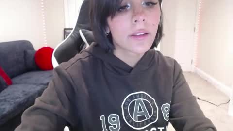 Snapshot of urgoddessmarla chatting on 12-21-25, 03:35 Goddess Marla online show from 12-21-25, 03:35