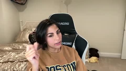 Snapshot of urgoddessmarla chatting on 01-08-26, 01:19 Goddess Marla online show from 01-08-26, 01:19