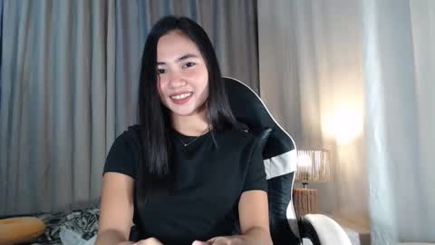 Snapshot of urhot_angelica chatting on 02-18-26, 02:13 Angelica online show from 02-18-26, 02:13