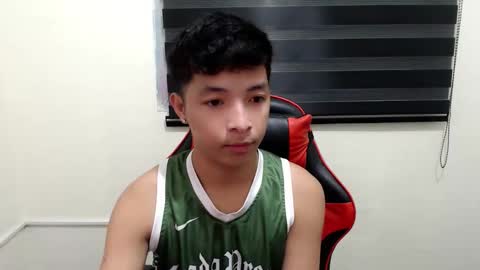 Snapshot of urhotethanxx chatting on 11-01-25, 05:42 Ethan online show from 11-01-25, 05:42