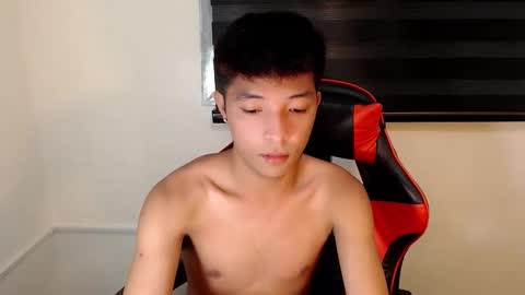 Snapshot of urhotethanxx chatting on 11-03-25, 04:08 Ethan online show from 11-03-25, 04:08