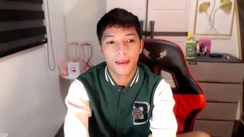 Snapshot of urhotethanxx chatting on 03-27-26, 04:51 Ethan online show from 03-27-26, 04:51