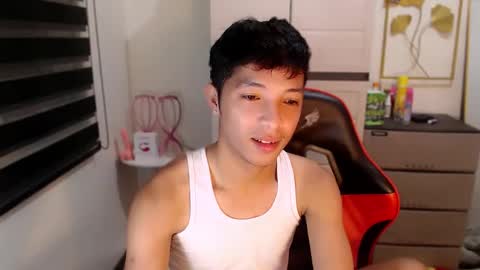 Snapshot of urhotethanxx chatting on 03-29-26, 05:35 Ethan online show from 03-29-26, 05:35