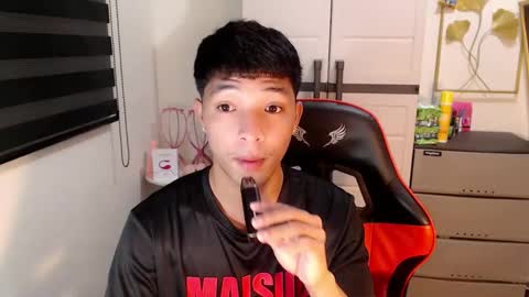 Snapshot of urhotethanxx chatting on 04-02-26, 04:15 Ethan online show from 04-02-26, 04:15