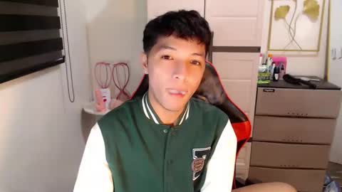Snapshot of urhotethanxx chatting on 04-11-26, 03:05 Ethan online show from 04-11-26, 03:05