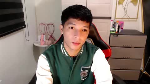 Snapshot of urhotethanxx chatting on 04-15-26, 03:52 Ethan online show from 04-15-26, 03:52