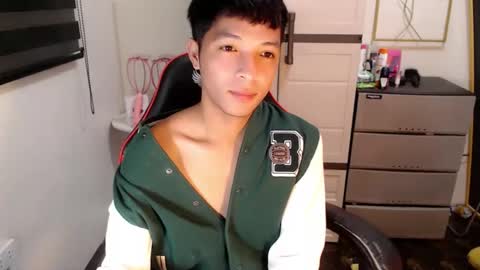 Snapshot of urhotethanxx chatting on 04-16-26, 04:52 Ethan online show from 04-16-26, 04:52