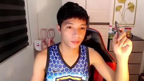 Snapshot of urhotethanxx chatting on 04-26-26, 04:37 Ethan online show from 04-26-26, 04:37