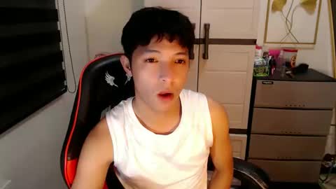 Snapshot of urhotethanxx chatting on 04-27-26, 03:32 Ethan online show from 04-27-26, 03:32