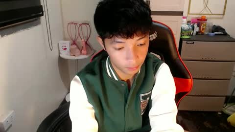 Snapshot of urhotethanxx chatting on 04-29-26, 05:52 Ethan online show from 04-29-26, 05:52
